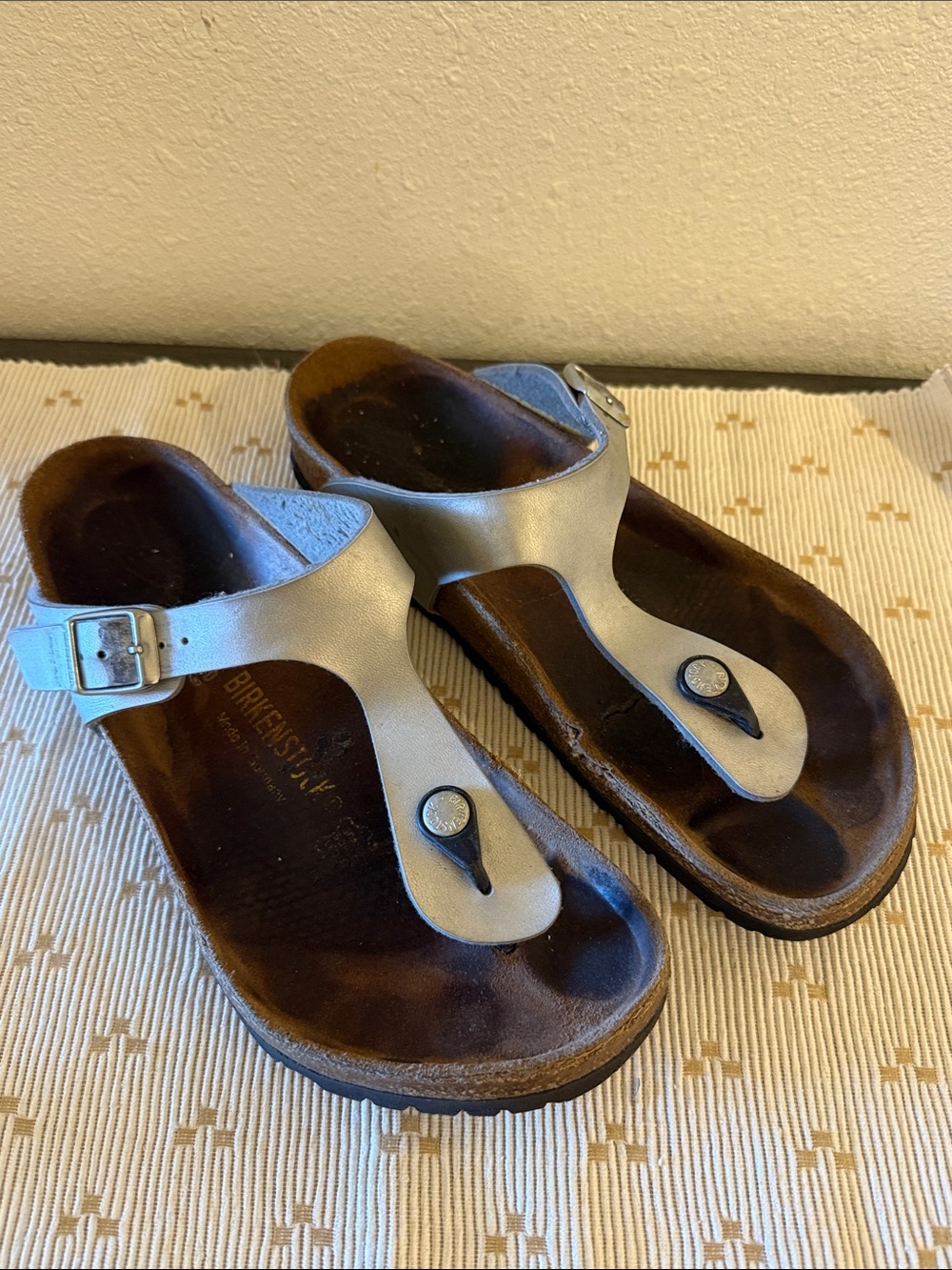 Birkenstock Gizeh Metallic Silver Thong Sandals Womens 9 EU 40 Comfort Shoes - Picture 3 of 16